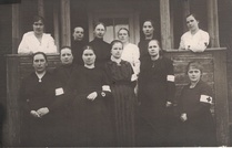 Tämä on yksi Suonenjoen Lotat -valokuvanäyttelyn kuvista
Suonenjoen Lotta Svärd yhdistyksen johtokunta 1919
